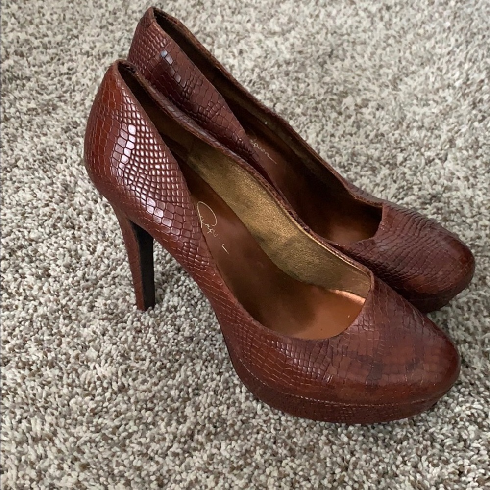 Chestnut brown Jessica’s Simpson pumps